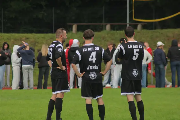 Drei Spieler von hinten mit dem Aufdruck LG Abi 25